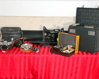 1947 Singer Featherweight with Accessories, Vintage Cameras

