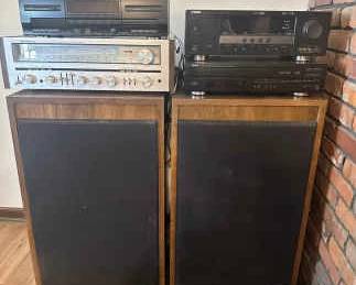 Vintage Stereo 70s80s Kenwood, Yamaha And Cerwin Vega HED speakers