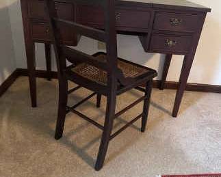 Craftique Dressing Table With Mirror