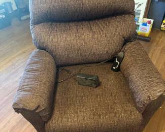 Remote controlled recliner