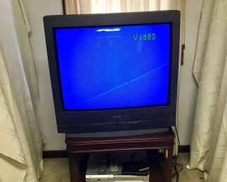 Old Sanyo 32 Box TV, DVD VCR PLAYER AND STAND