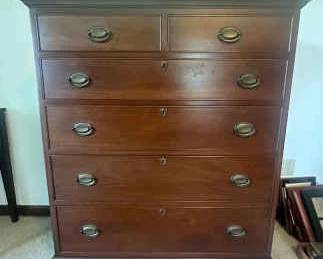 Craftique Chippendale Style Mahogany Chest Of Drawers