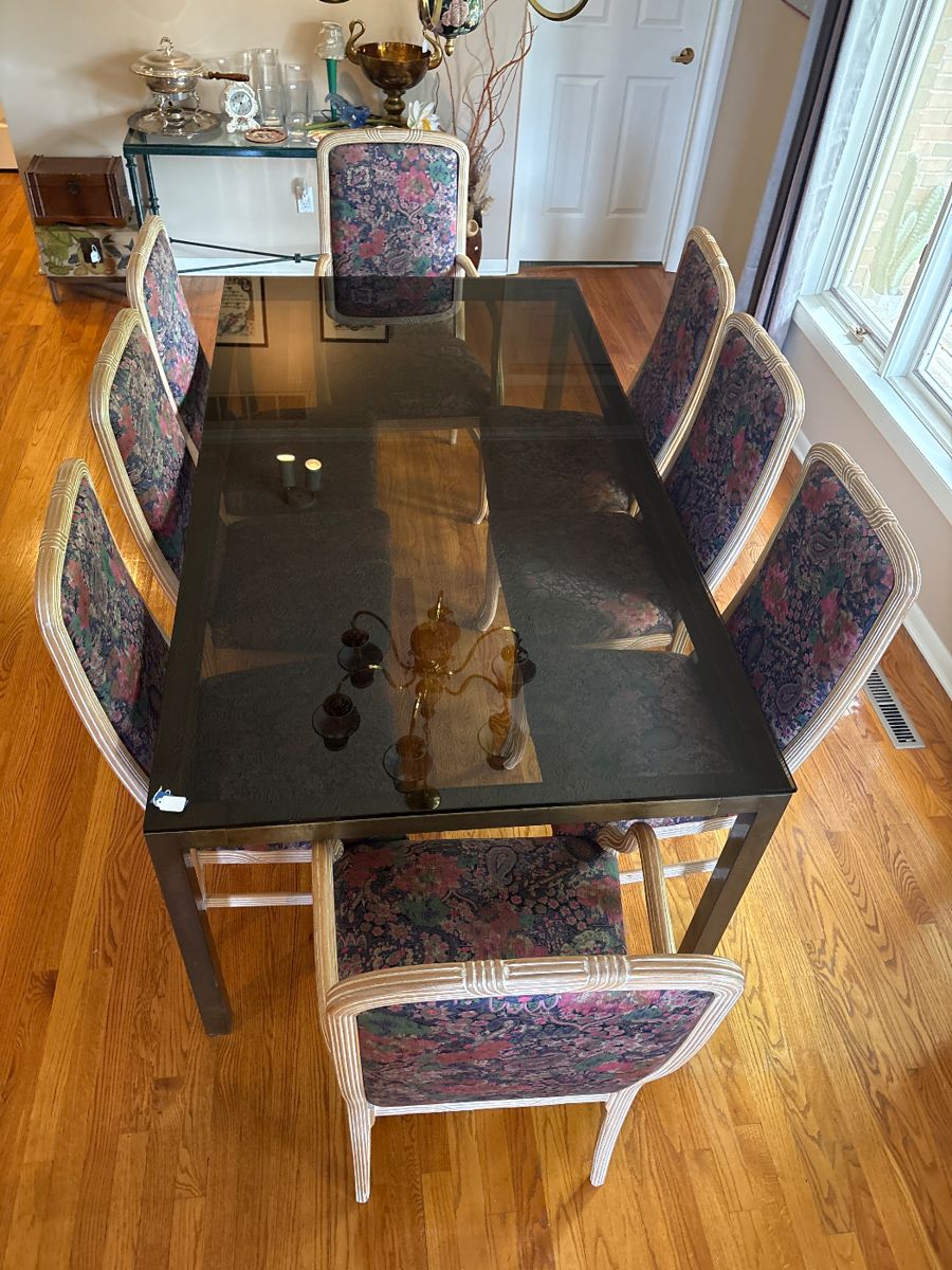 pronto chair, company,  
steel smoked glass Parsons dining table?
vintage


