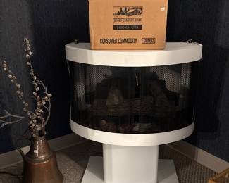 Mastercraft smokeless fireplace and 24 cans of gel