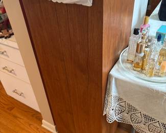 Display pedestal