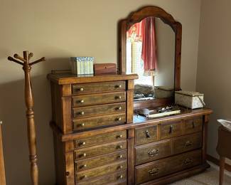 Dresser with mirror 
