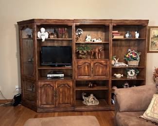 Entertainment center 
