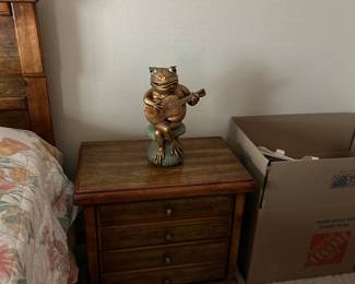 Bedside table. Frog statue.