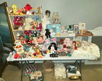 DOLLS & BEANIES!