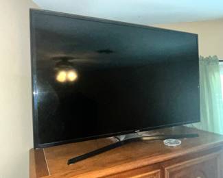 LARGE 48" SAMSUNG TV w/ REMOTE