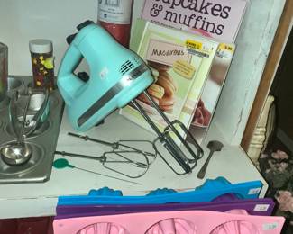GREEN KITCHENAID HAND MIXER