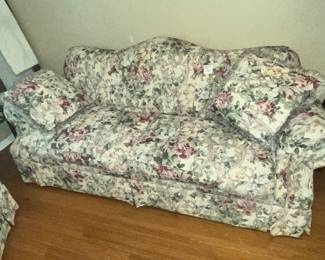 COMFY LA-Z-BOY FLORAL SOFA