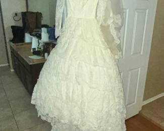 LOVELY VINTAGE WEDDING DRESS