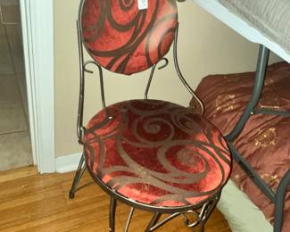 VINTAGE VANITY CHAIR