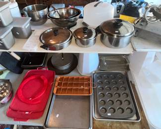 STAINLESS COOKWARE & BAKE WARE