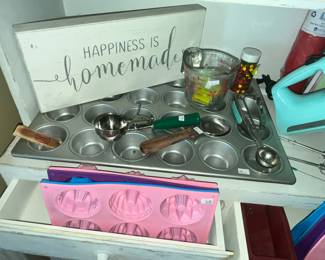 LOTS OF PROFESSIONAL BAKEWARE