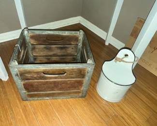 VINTAGE MILK CRATE 