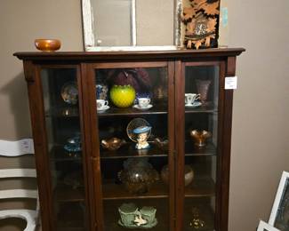WONDERFUL LITTLE ANTIQUE CHINA CABINET!