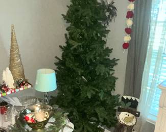 7' CHRISTMAS TREE