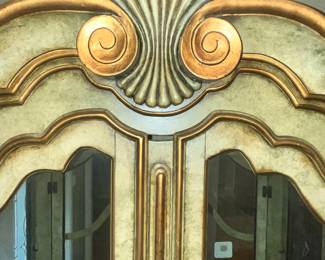 CROWN DETAIL