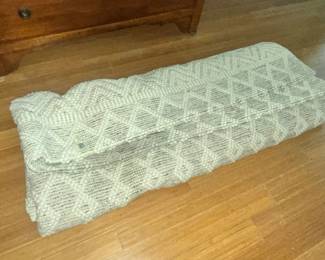 CASUAL ROOM-SIZE RUG