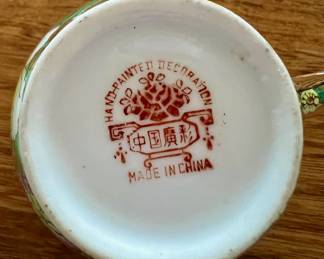 Chinese Gold and Floral Dinnerware Set