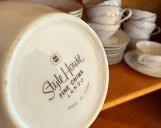 Style House Fine China "Largo" Dinnerware Set