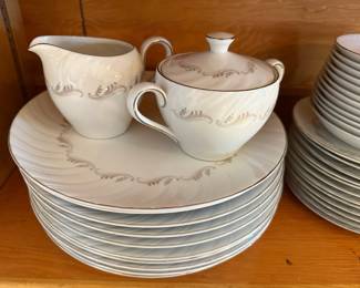 Style House Fine China "Largo" Dinnerware Set