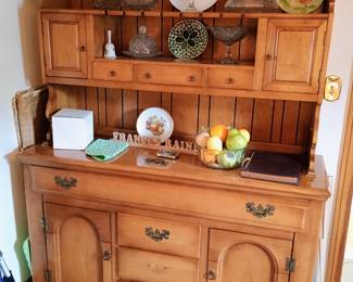 Hutch/cabinet