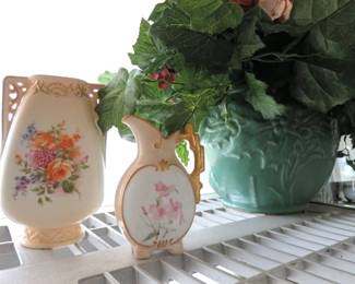 Vintage McCoy Holly Berry Jardiniere Planter