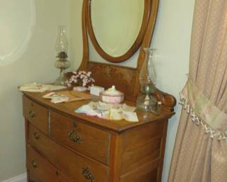 Antique Tiger Oak Chest of Drawers with Oval Mirror