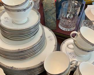 Amherst Wedgwood full place setting for 8, mint condition