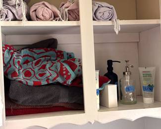 pool towels and bathroom decor