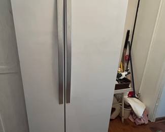 Whirlpool Side by Side refrigerator freezer ~