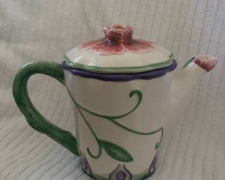 Tea pot