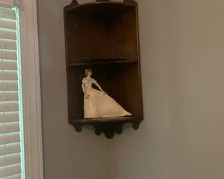 Cute vintage corner shelf