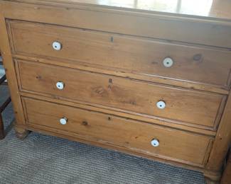 Pine chest of drawers.