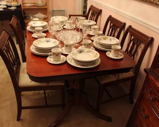 DUCAN PHYFE DINNING ROOM TABLE WITH 4 SIDE CHAIRS AND 2 ARM CHAIRS
