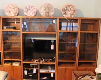 ENTERTAINMENT CENTER WITH ELECTRONICS, BOOKS AND 4 VINTAGE HAT BOXES ON TOP