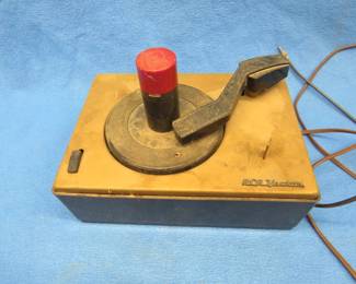 Lot 82. Vintage RCA turntable with external speaker jack. For parts or repair.