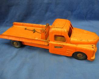 Lot 214. Vintage 21" metal Structo flatbed truck with a chain hoist