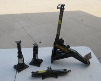Lot 263. Two bottle jacks, a bumper jack and a scissors jack