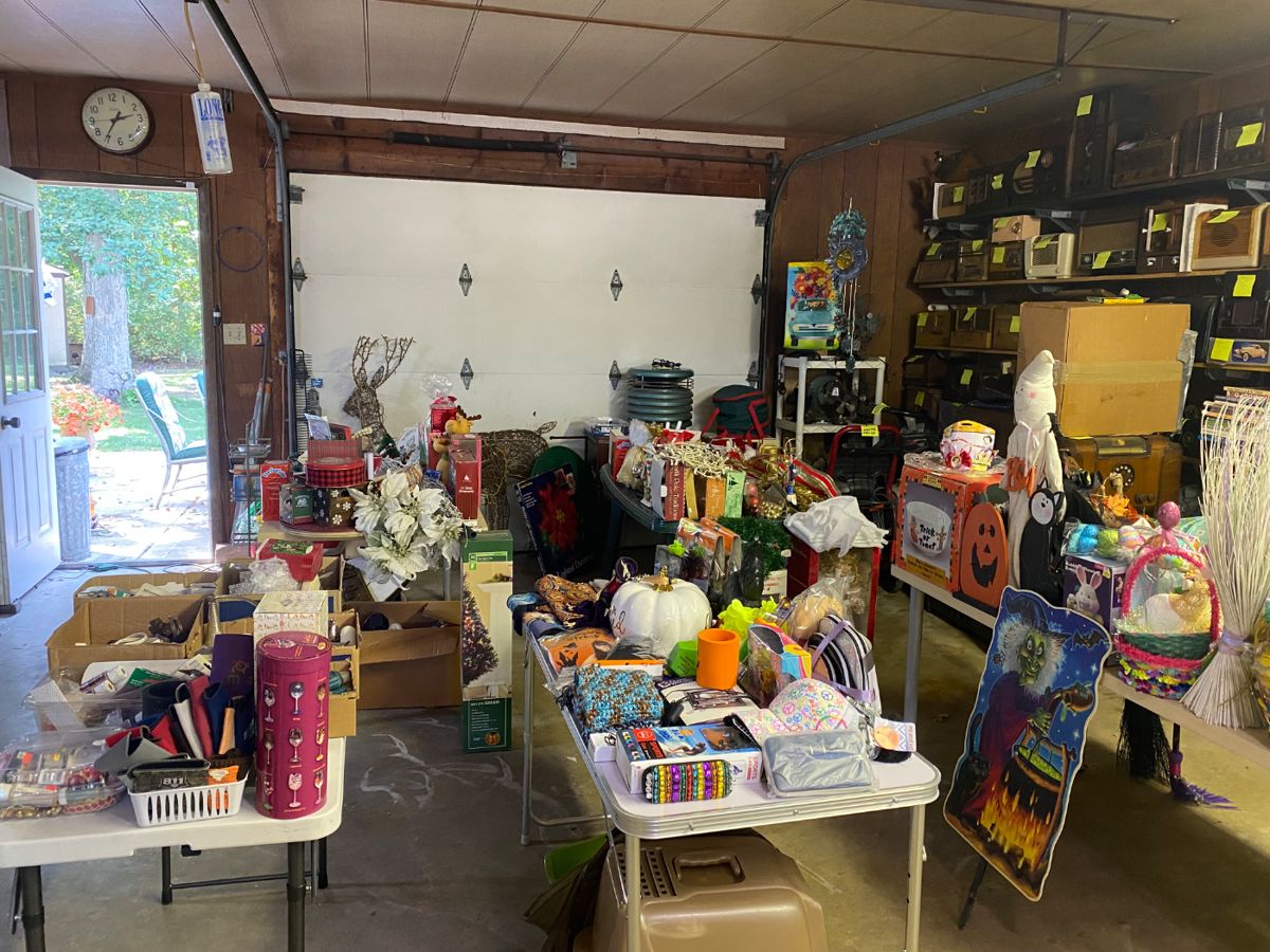 Lots of antique radios, clock, and fans. Holiday decor and household items. Powewashers
Goal is to declutter everything priced to sell