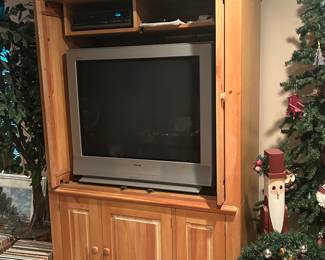 Nice tv/stereo cabinet 