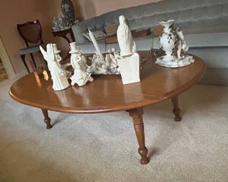 Early American Drop Leaf Coffee Table