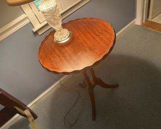 Small Mahogany Pie Crust Table