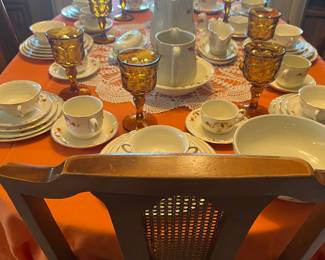 Basset table w 6 chairs