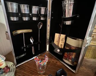 Bar set in case