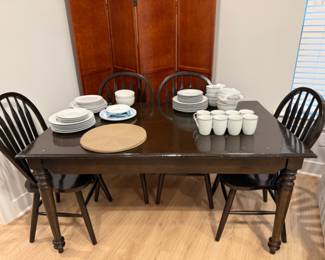 Dining Room Table & Chairs