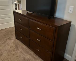 Dresser & TV
